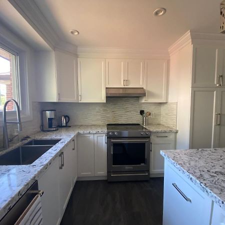Yonge And Finch Subway !L Spacious & Bright Private Bedroom With Shared Amenties 多伦多 外观 照片