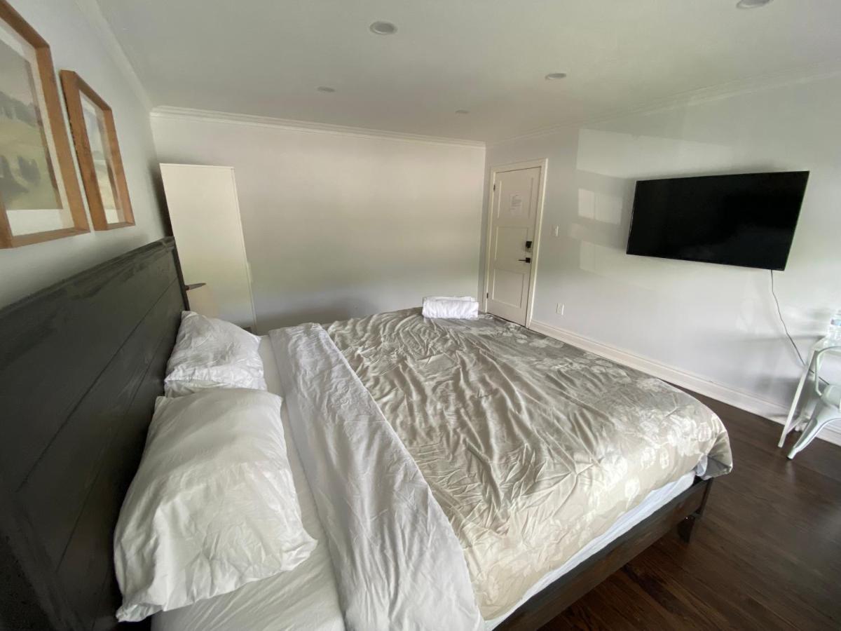 Yonge And Finch Subway !L Spacious & Bright Private Bedroom With Shared Amenties 多伦多 外观 照片