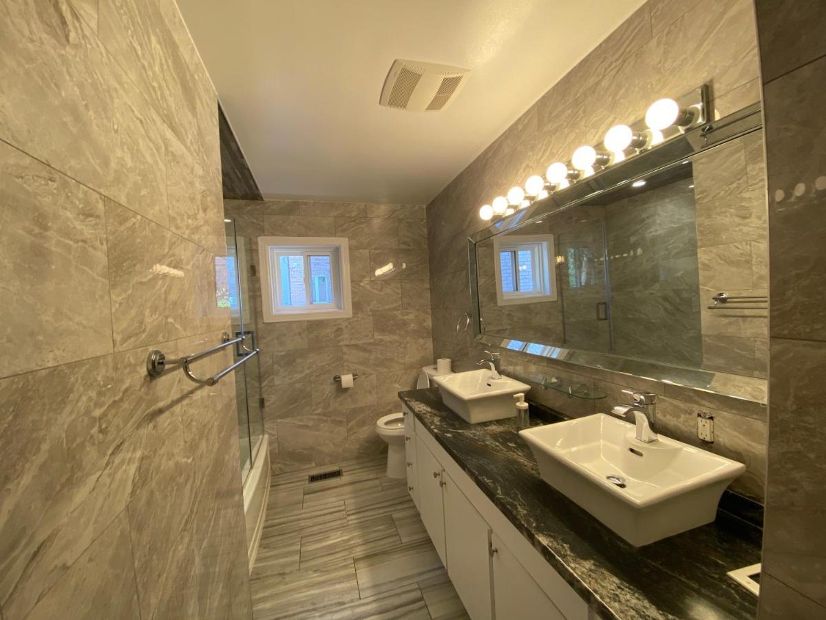 Yonge And Finch Subway !L Spacious & Bright Private Bedroom With Shared Amenties 多伦多 外观 照片