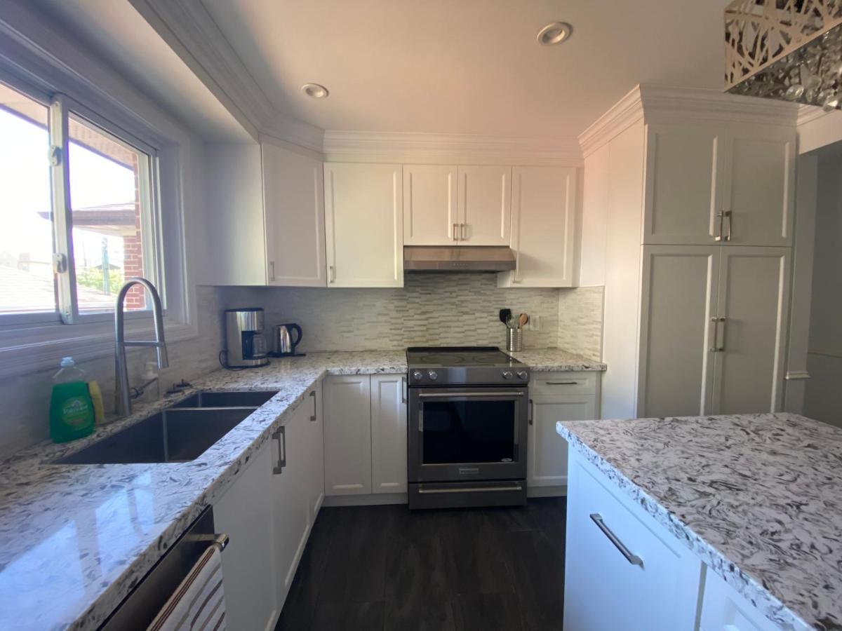 Yonge And Finch Subway !L Spacious & Bright Private Bedroom With Shared Amenties 多伦多 外观 照片
