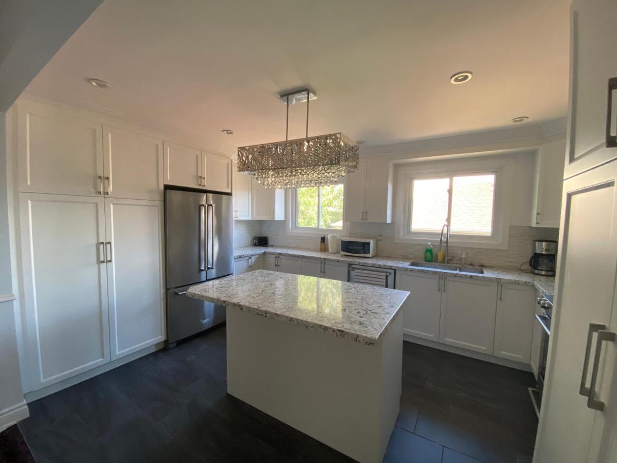 Yonge And Finch Subway !L Spacious & Bright Private Bedroom With Shared Amenties 多伦多 外观 照片