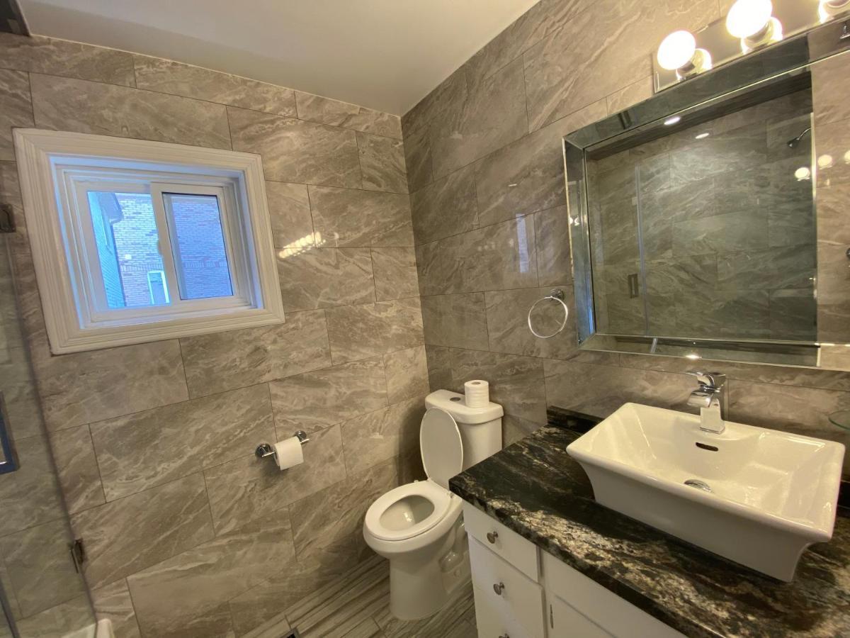 Yonge And Finch Subway !L Spacious & Bright Private Bedroom With Shared Amenties 多伦多 外观 照片